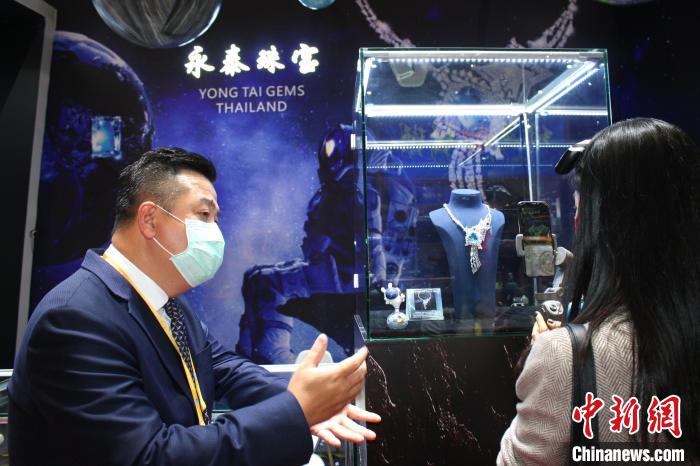 李嘉淳参加第四届中国国际进口博览会。 受访者供图 李嘉淳参加第四届中国国际进口博览会。 受访者供图